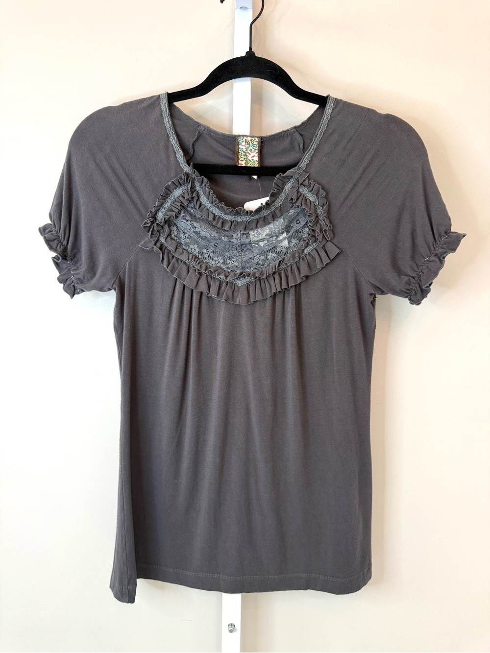 Burning Torch Gray Ruffle Lace Trim Short Sleeve Tee Top Size S Boho Feminine